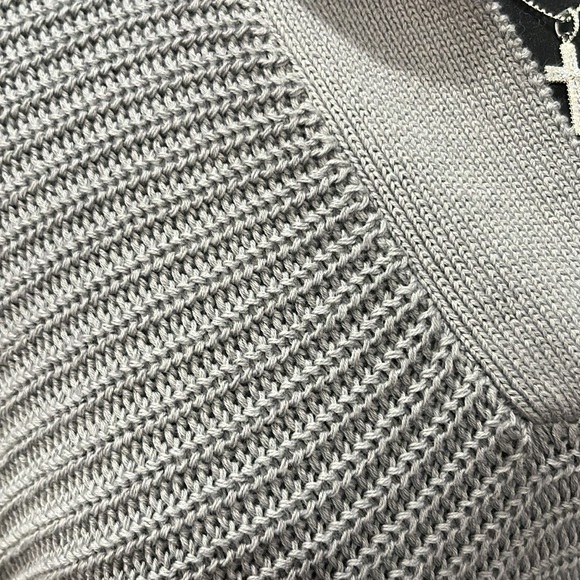 NWT  Light Gray Sweater from Cobblestone. - Picture 4 of 4